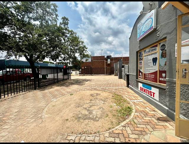 M² BUSINESS CENTRE FOR SALE IN ANNADALE